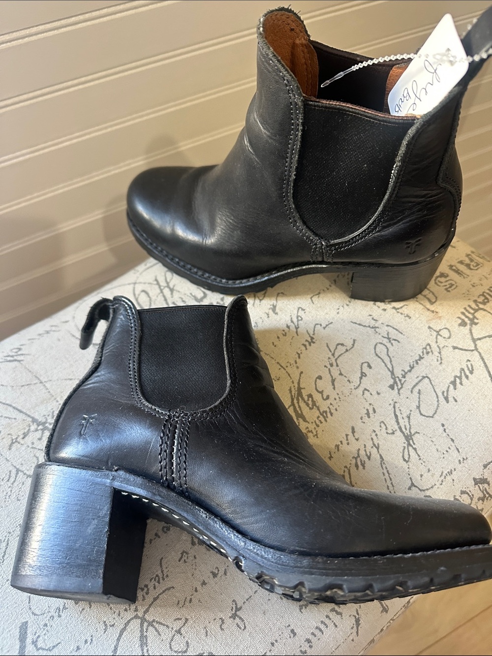 Frye Black Leather Chelsea Ankle Boots - Women's 6